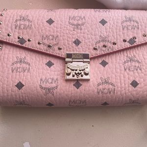 Medium size crossbody MCM light pink bag